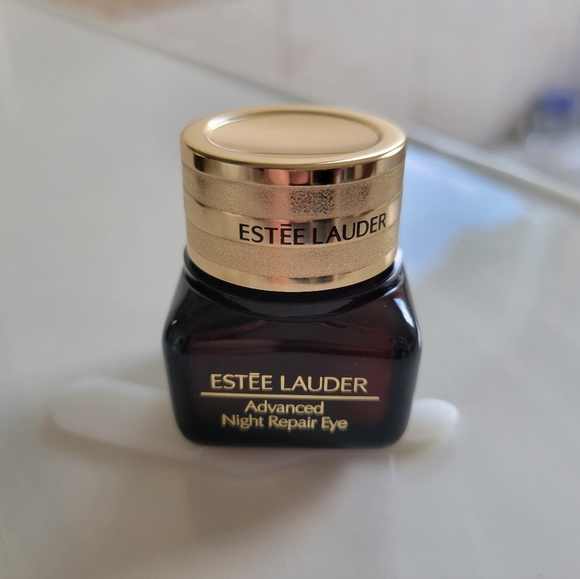 Estee Lauder Advanced Night Repair Eye w/ Estee Lauder Perfectly Clean cleanser - Picture 2 of 3